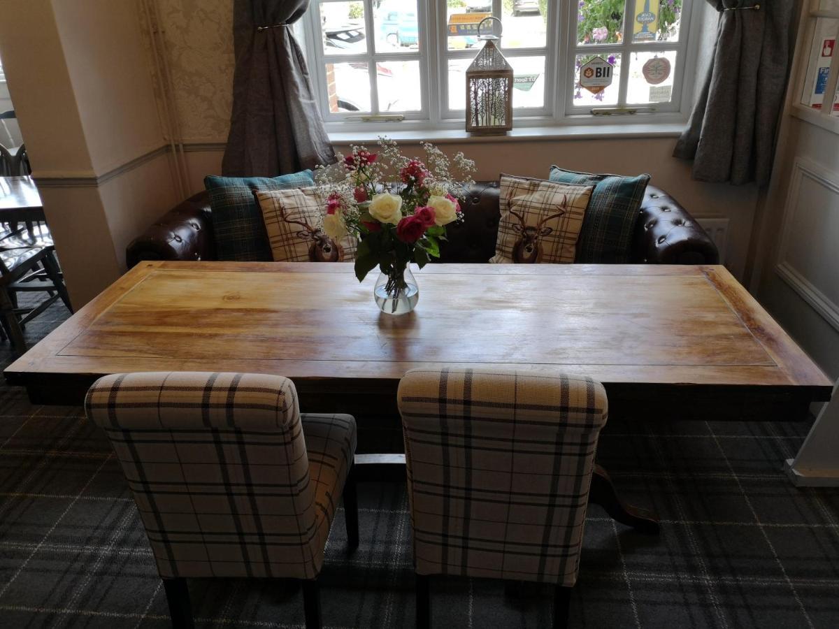 Woolpack Inn ชิชิสเตอร์ ภายนอก รูปภาพ