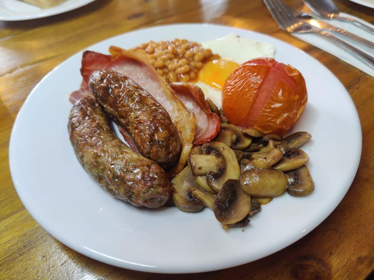 Woolpack Inn ชิชิสเตอร์ ภายนอก รูปภาพ